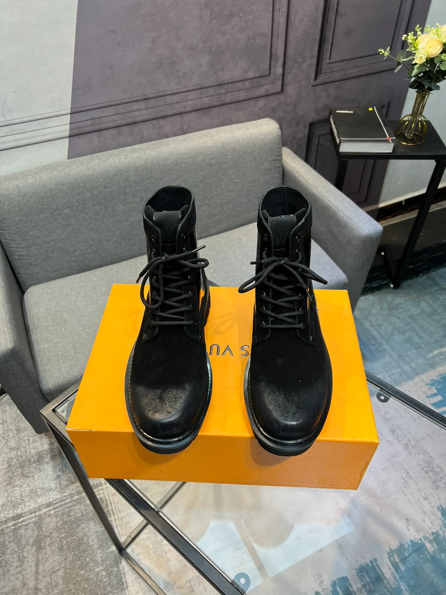 Men's shoes 💰920 L Home - the latest LV men's business casual boots, luxury and nobility are a must. They are all made of imported original first-layer cowhide, just to create a more comfortable wearing experience. ➕Top imported water-dyed full cow lining, original high wear-resistant outsole! 👏👏 Size: Male 39-44; (38 45 46 customized)